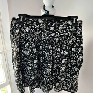 Forever 21 floral flowy skirt black‎ and white size m